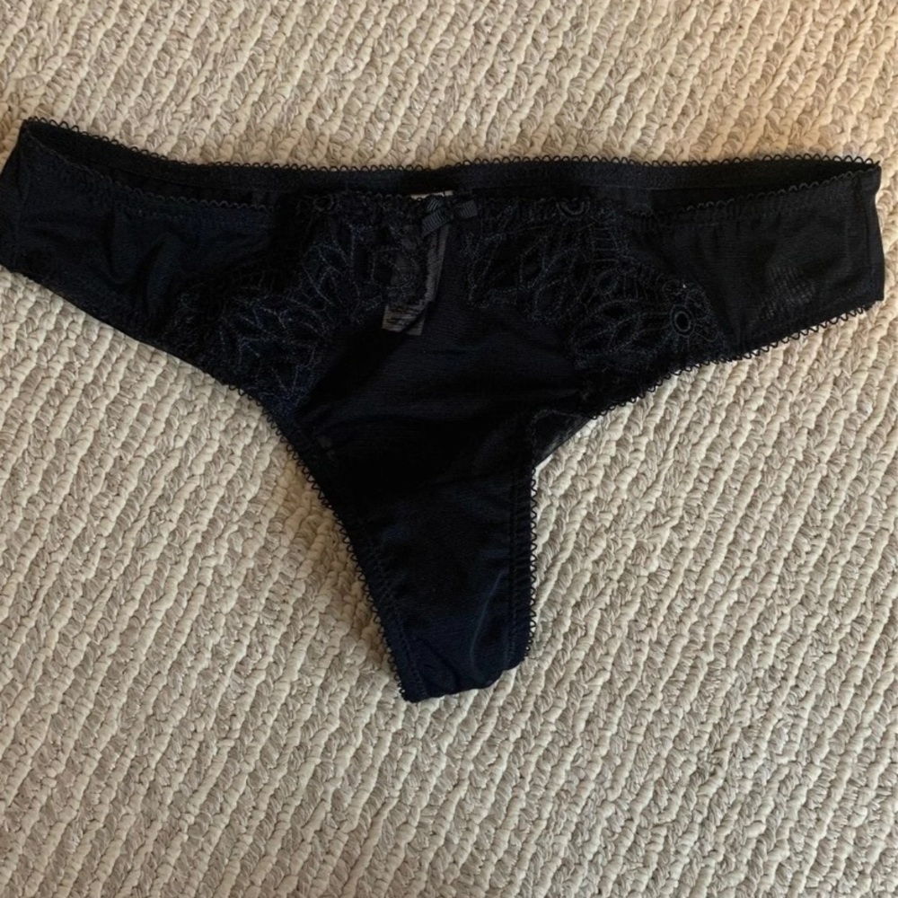 NWOT Affinitas black thong (underclub) size small